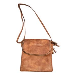 Women’s NWOT Tan Leather Crossbody Bag with Adjustable Straps